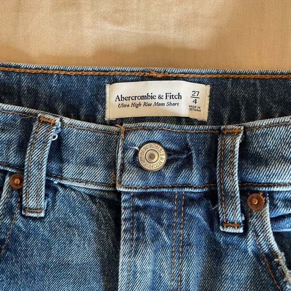 A&F Ultra High Rise Shorts - Picture 2 of 6